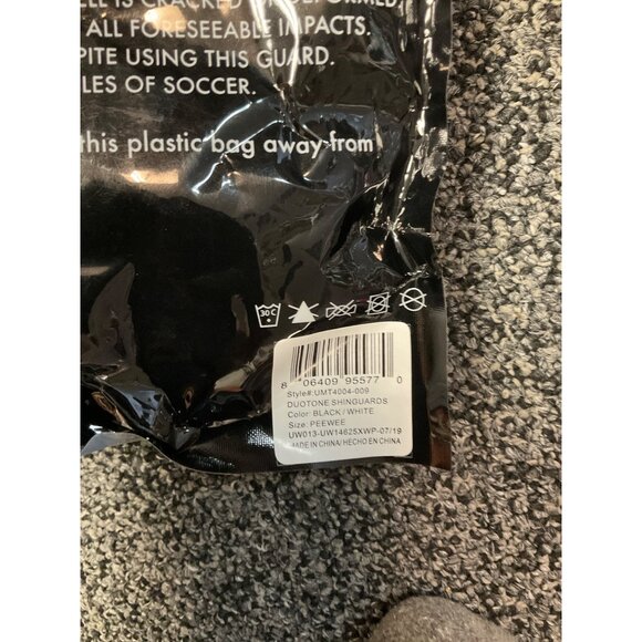 Umbro Peewee Stirrup Shinguards With 6mm EVA Padding & 3mm Ventilated Plate - Picture 4 of 4